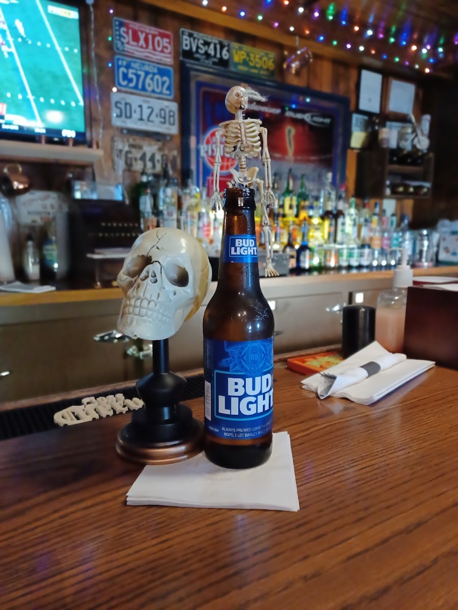 Merritt Auction House Bar And Grill/corner Restaurant